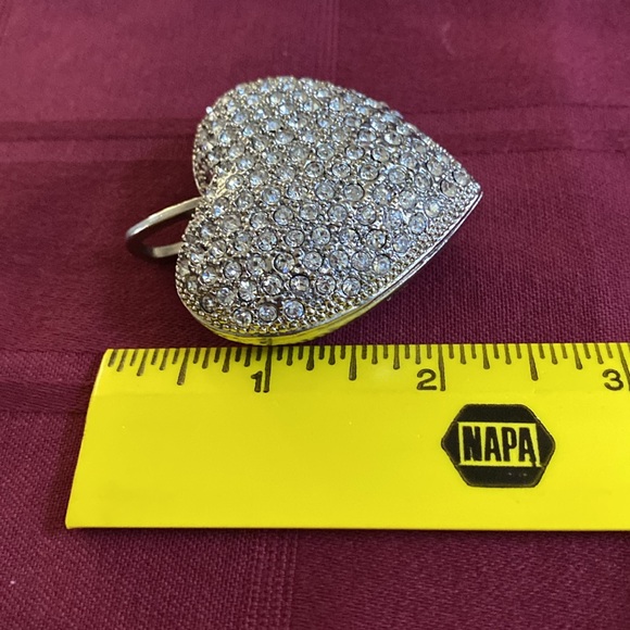 Heart Shaped Pendant One side Rhinestone & other Filigree Hearts - Like new - Picture 4 of 4